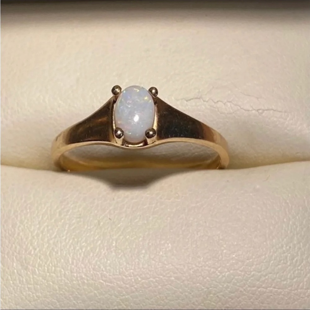 Gold Opal vintage ring